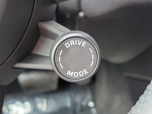 Used 2025 Porsche Cayenne image 40