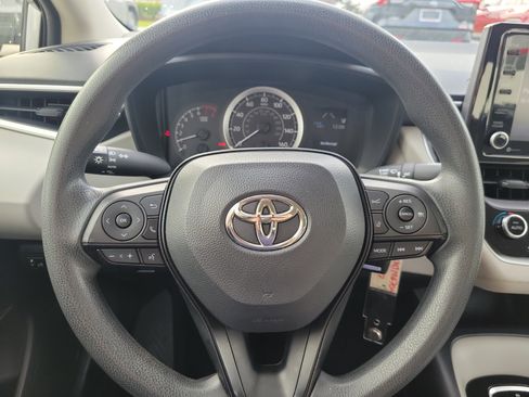 Used 2022 Toyota Corolla LE image 23