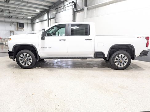 Used 2022 Chevrolet Silverado 2500 Custom image 6