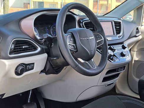 Used 2023 Chrysler Voyager LX image 2