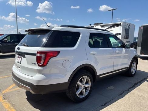 Used 2016 Ford Explorer XLT w/ Equipment Group 202A AWD/4WD image 7