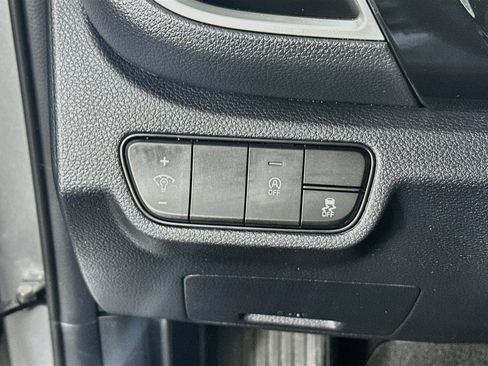 Used 2025 Kia Seltos S FWD image 17