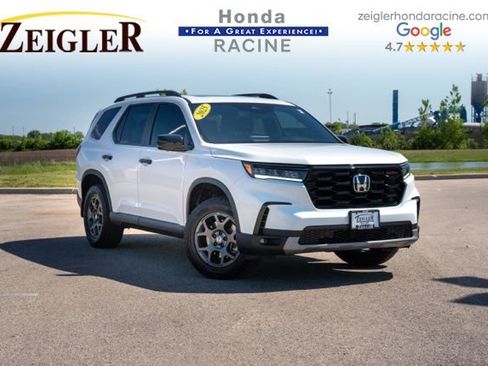 Used 2025 Honda Pilot TrailSport image 1