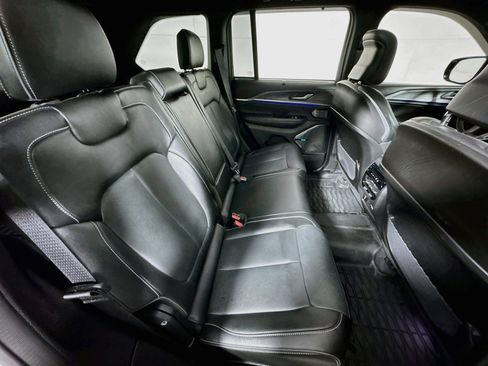 Used 2023 Jeep Grand Cherokee Overland w/ Advanced Protech Group III image 28