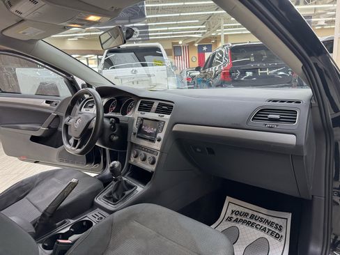 Used 2015 Volkswagen Golf S image 35