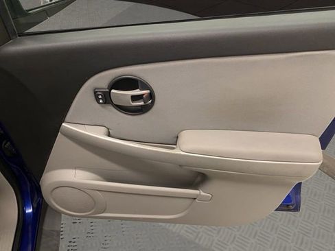 Used 2005 Chevrolet Equinox LT w/ Preferred Equipment Group AWD/4WD image 19