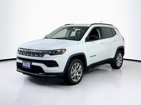 Used 2022 Jeep Compass Latitude AWD/4WD image 1