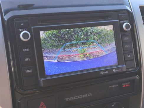 Used 2015 Toyota Tacoma PreRunner image 19