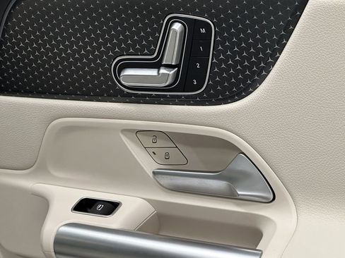 Certified 2025 Mercedes-Benz GLA 250 image 15