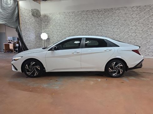 Certified 2025 Hyundai Elantra Sport FWD image 4