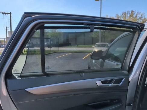 Used 2025 Volkswagen Atlas Cross Sport SE AWD/4WD image 18