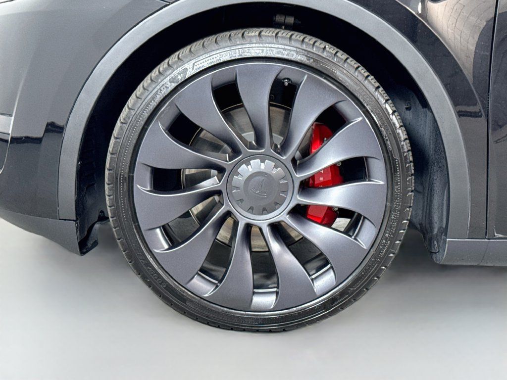 Used 2024 Tesla Model Y Performance AWD/4WD image 11