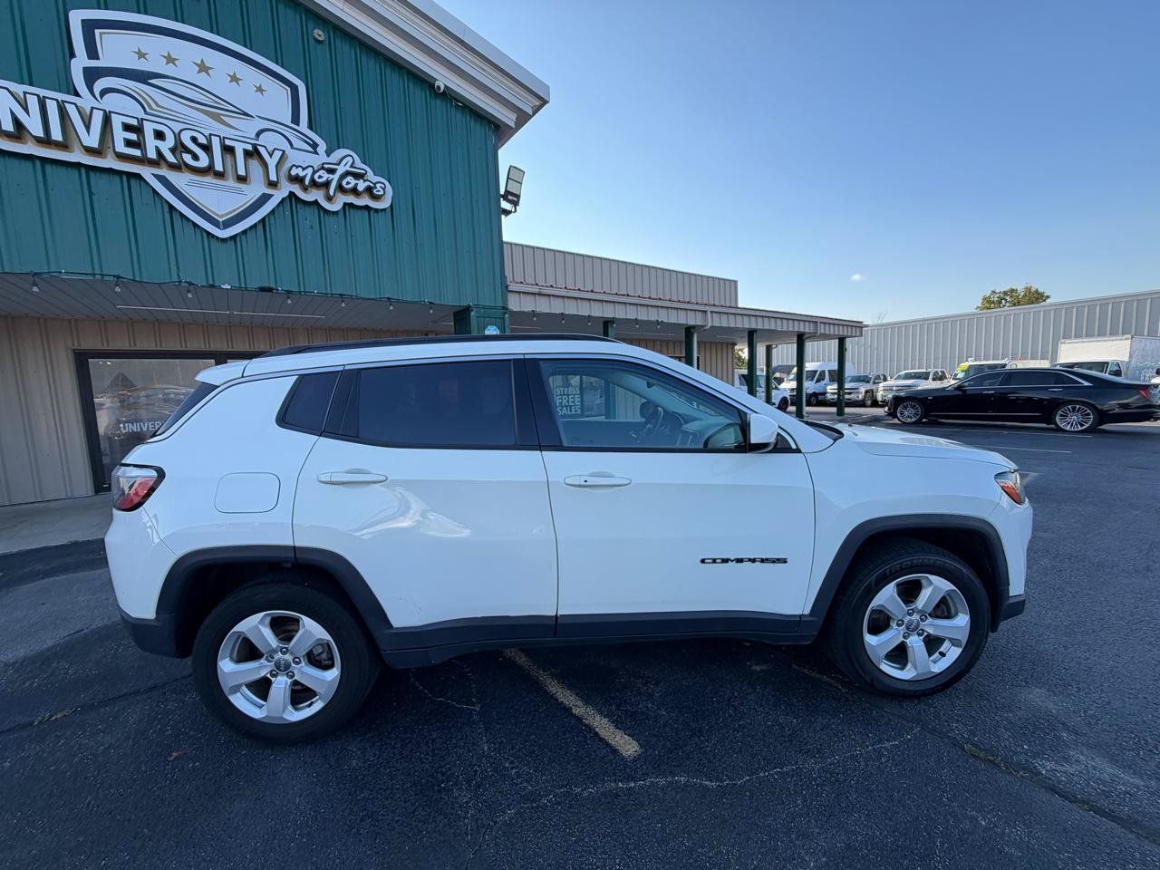 Used 2018 Jeep Compass Latitude w/ Popular Equipment Group AWD/4WD image 2
