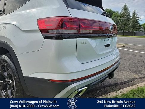 Certified 2024 Volkswagen Atlas Peak Edition SEL AWD/4WD image 27