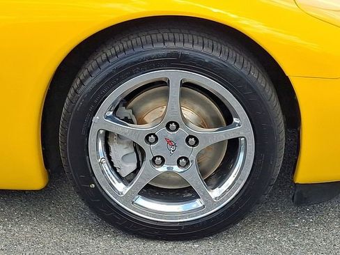 Used 2004 Chevrolet Corvette Convertible w/ Preferred Equipment Group RWD image 8