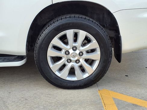 Used 2020 Toyota Sequoia Platinum RWD image 9