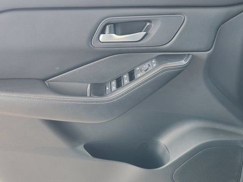 Used 2025 Nissan Rogue SV FWD image 22