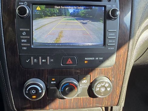 Used 2015 Chevrolet Traverse LT image 18