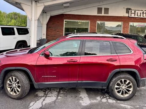Used 2019 Jeep Cherokee Latitude Plus w/ Cold Weather Group AWD/4WD image 2