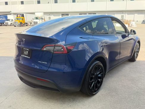 Used 2022 Tesla Model Y Long Range AWD/4WD image 7