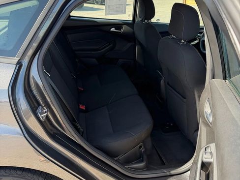 Used 2018 Ford Focus SE FWD image 13