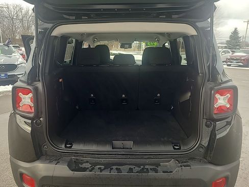 Used 2023 Jeep Renegade Latitude w/ Premium Group image 23