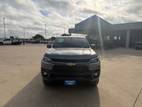 Used 2022 Chevrolet Colorado LT w/ LT Convenience Package image 2