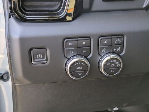 Used 2024 GMC Sierra 2500 AT4 w/ AT4 Premium Plus Package image 16