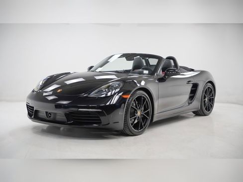 Certified 2025 Porsche 718 Boxster image 1