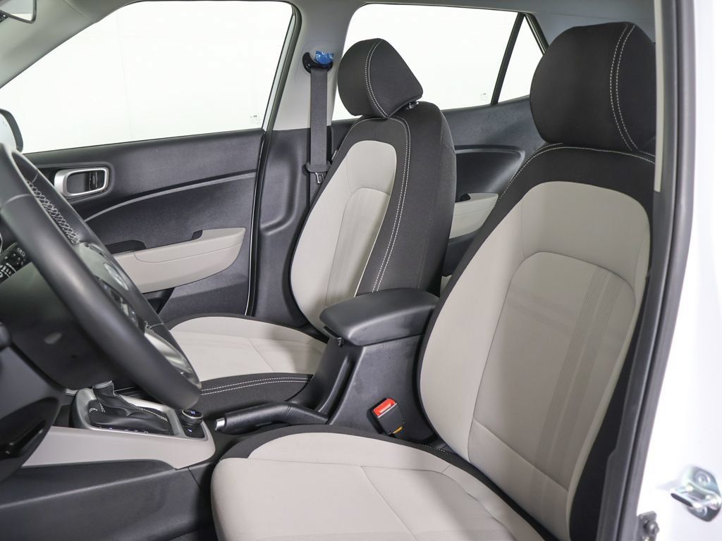 Certified 2026 Hyundai Venue SEL FWD image 25