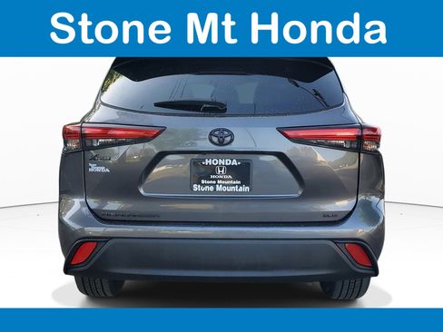 Used 2023 Toyota Highlander XLE FWD image 5