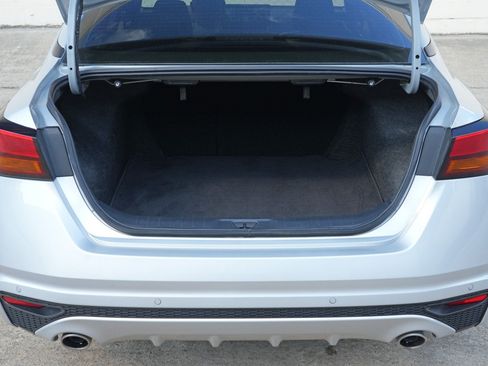 Used 2025 Nissan Altima 2.5 SV w/ SV Premium Package FWD image 9