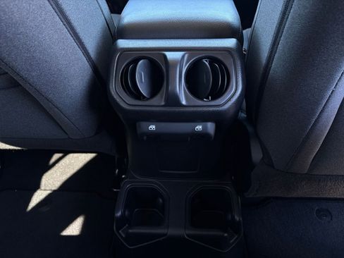 Used 2025 Jeep Wrangler Sport S image 22