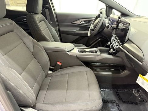 New 2026 Chevrolet Equinox EV LT image 18