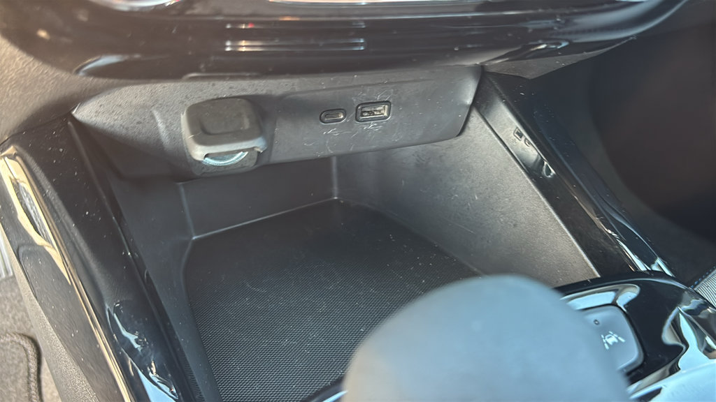 Used 2025 Chevrolet Trax LT FWD image 22