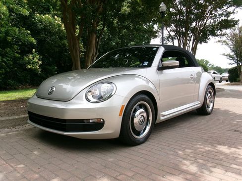 Used 2013 Volkswagen Beetle 2.5 50's Edition FWD image 9