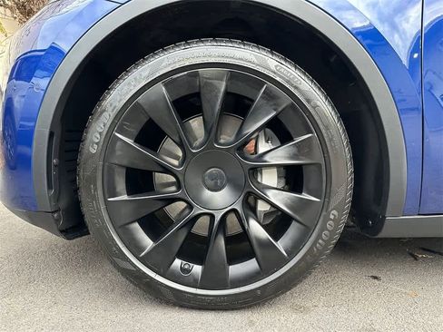 Used 2021 Tesla Model Y Long Range image 8