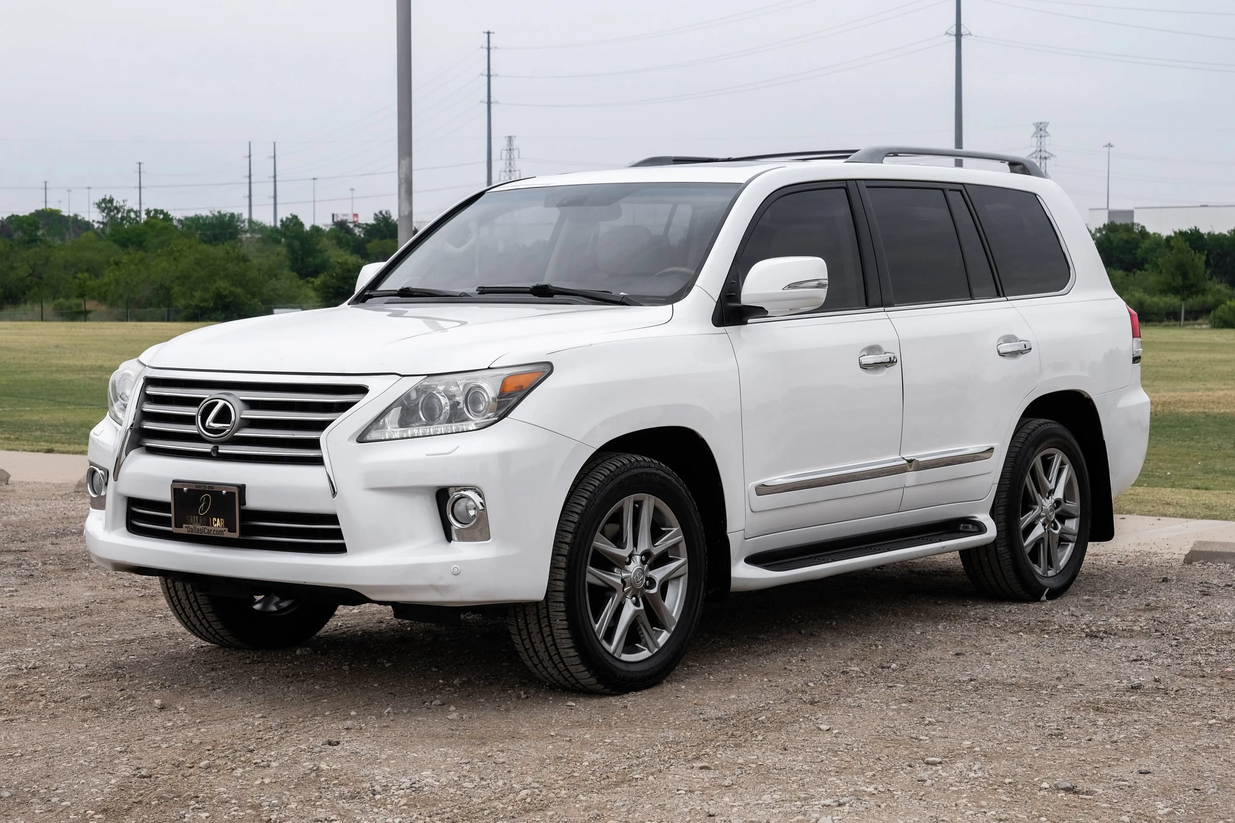 Used 2013 Lexus LX 570 4WD w/ Luxury Pkg image 6