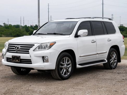 Used 2013 Lexus LX 570 4WD w/ Luxury Pkg image 6