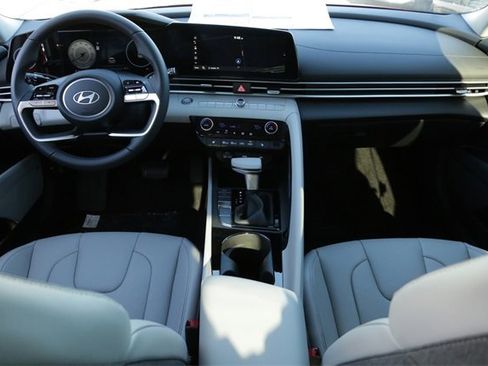 New 2025 Hyundai Elantra Limited image 21