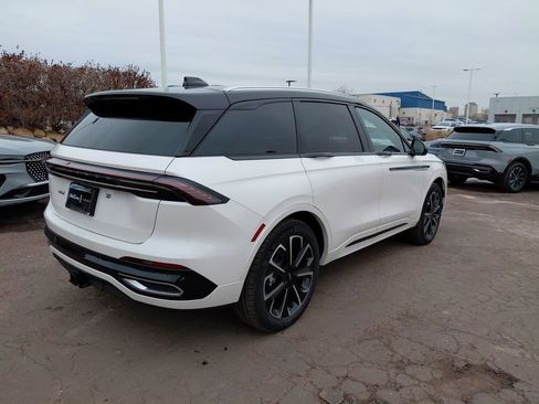 New 2026 Lincoln Nautilus Reserve image 8