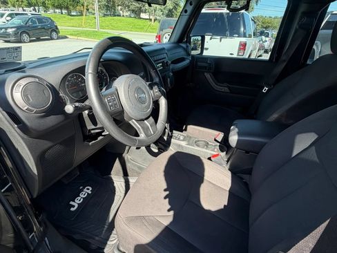 Used 2018 Jeep Wrangler Unlimited Sport w/ Connectivity Group AWD/4WD image 60