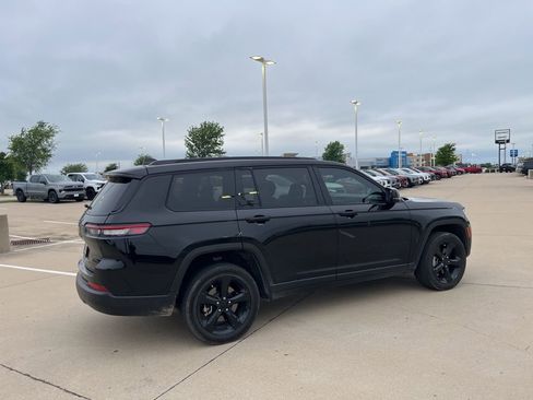 Used 2024 Jeep Grand Cherokee L Limited w/ Black Appearance Package RWD image 5