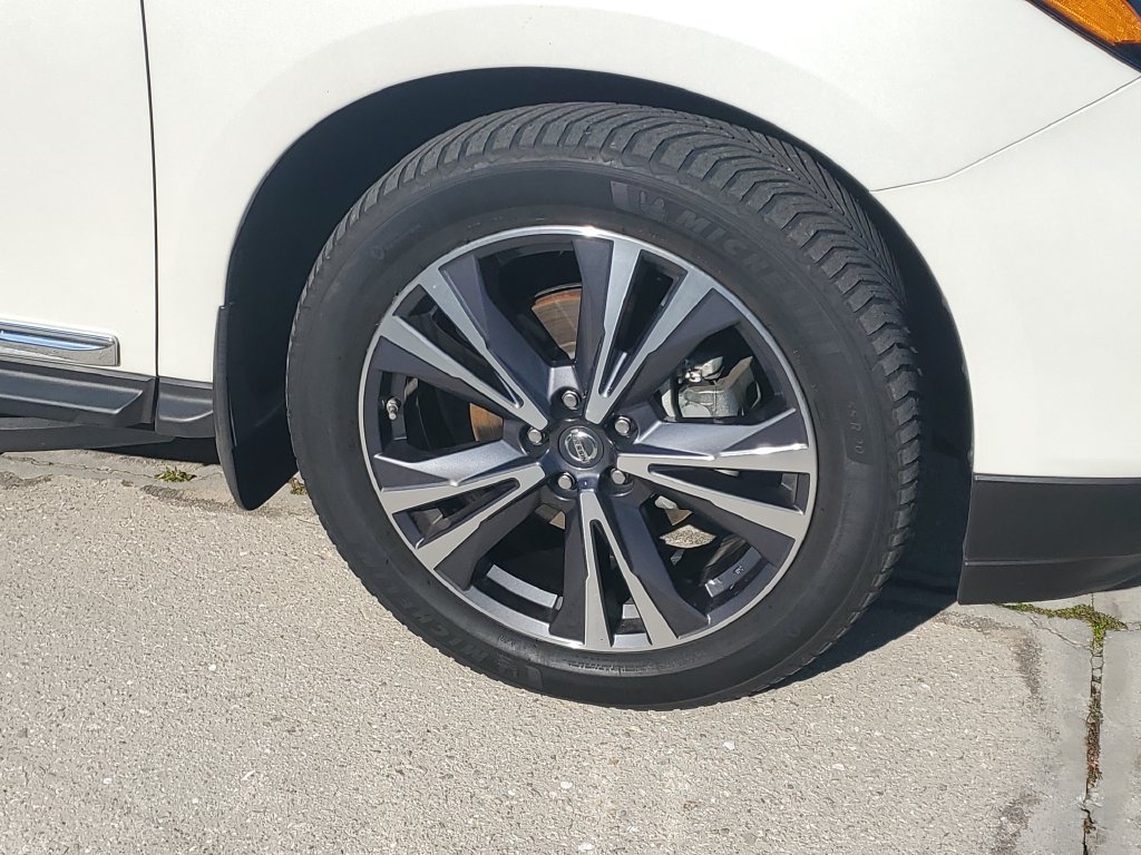 Used 2017 Nissan Pathfinder Platinum FWD image 10