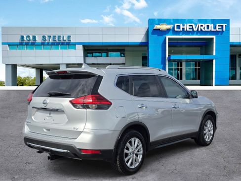 Used 2017 Nissan Rogue SV w/ SV Premium Package FWD image 4