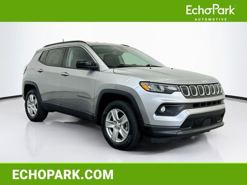 Used 2022 Jeep Compass Latitude w/ Convenience Group AWD/4WD image 1