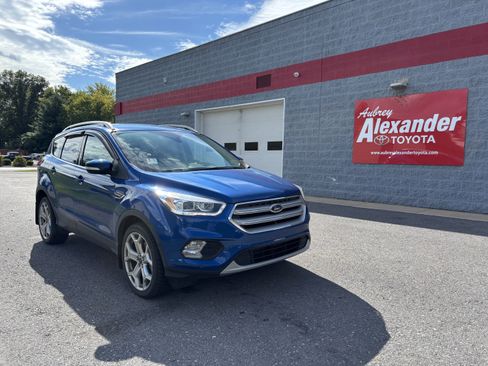 Used 2019 Ford Escape Titanium w/ U9j03 - Titanium Tow Package AWD/4WD image 1