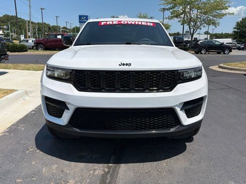 Used 2024 Jeep Grand Cherokee Altitude AWD/4WD image 3