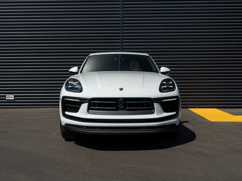 Certified 2026 Porsche Macan AWD/4WD image 6