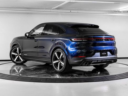 Certified 2026 Porsche Cayenne Coupe AWD/4WD image 3